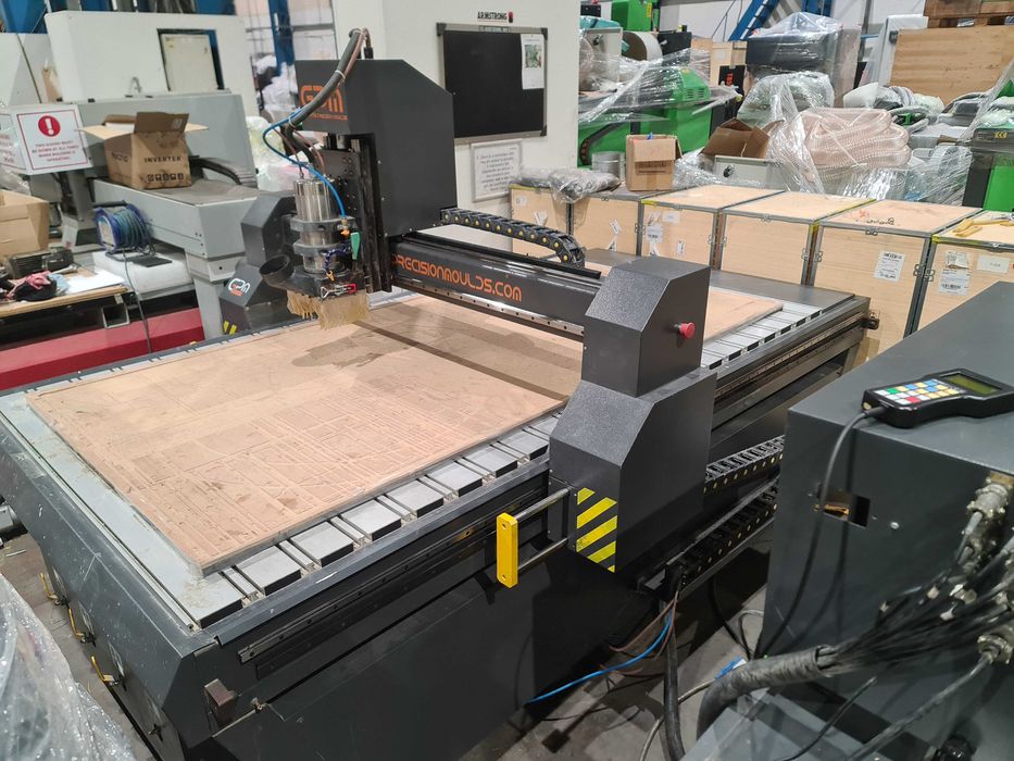 Router CNC mana a doua 5,5KW 1325, masa/pompa vacuum, 6 luni garantie