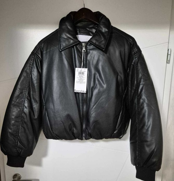 Bershka чернa пухенка/яке