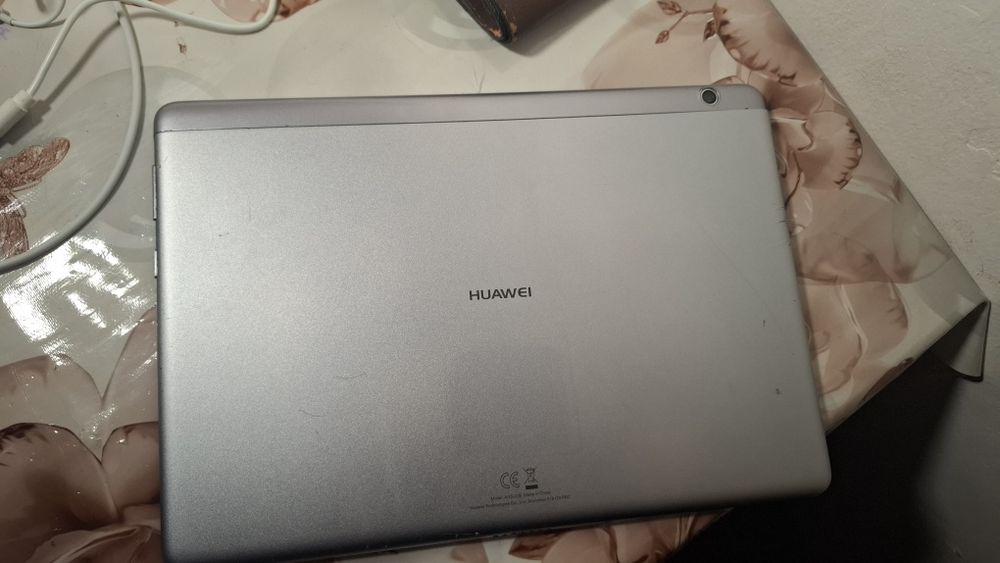 Планшет   huawei