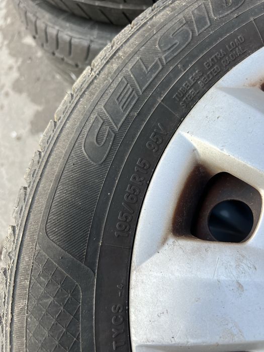 Зимни гуми .Железни джанти със зимни гуми 15 VW DOT21