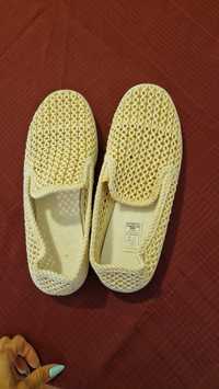 летни мъжки обувки на мрежички бели 43 номер нови