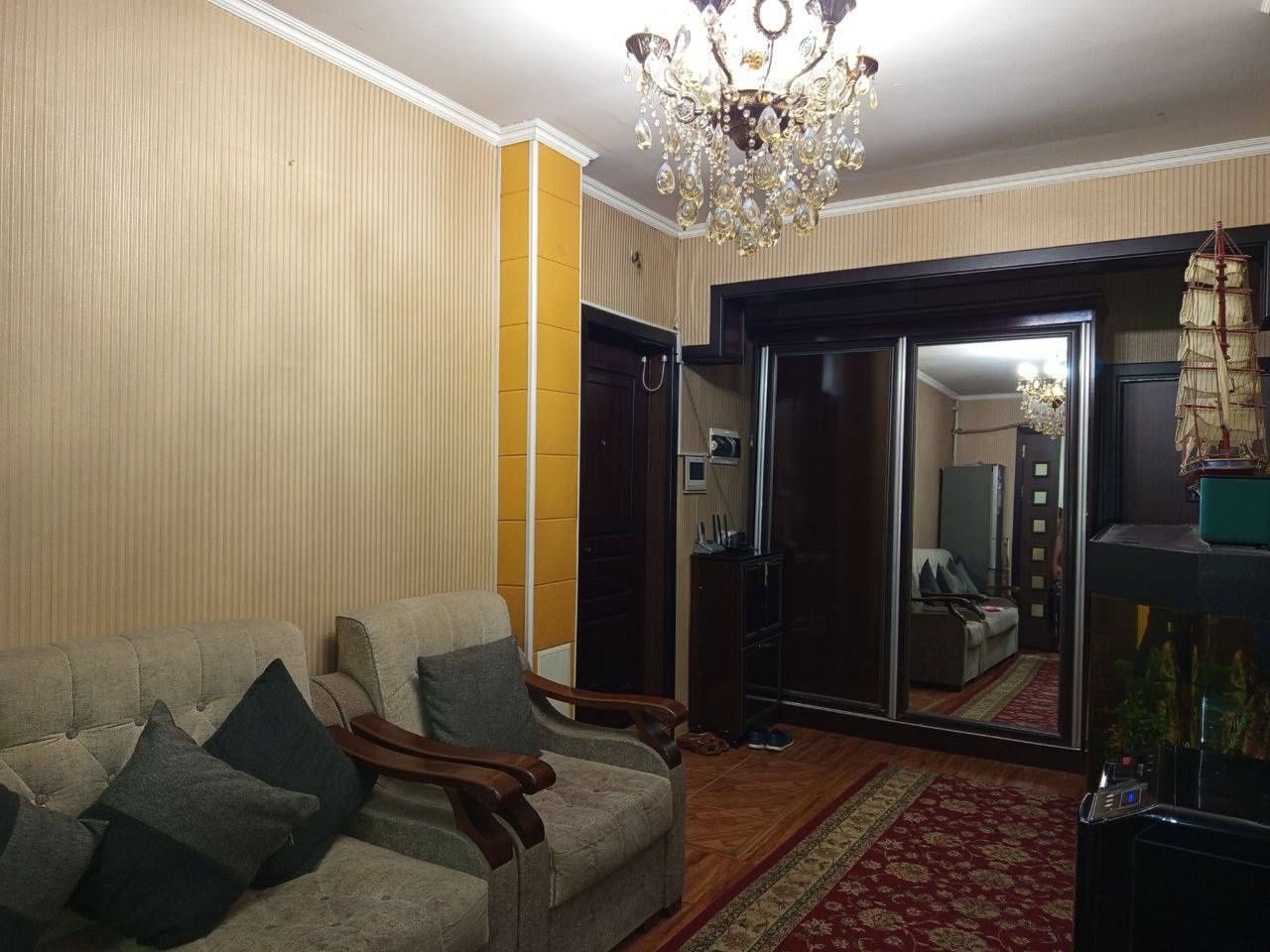 СРОЧНО!!! Продаётся 3-х комнатная квартира, на 1 этаже с мебелью!