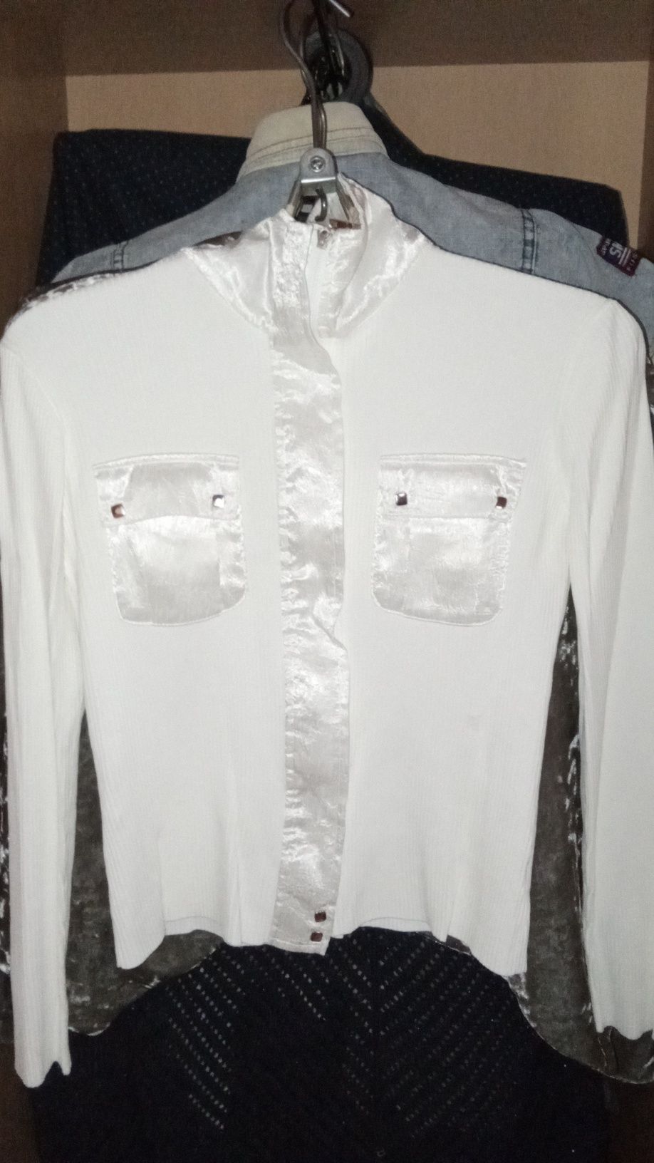 Продам  блуска белая по 2500тг