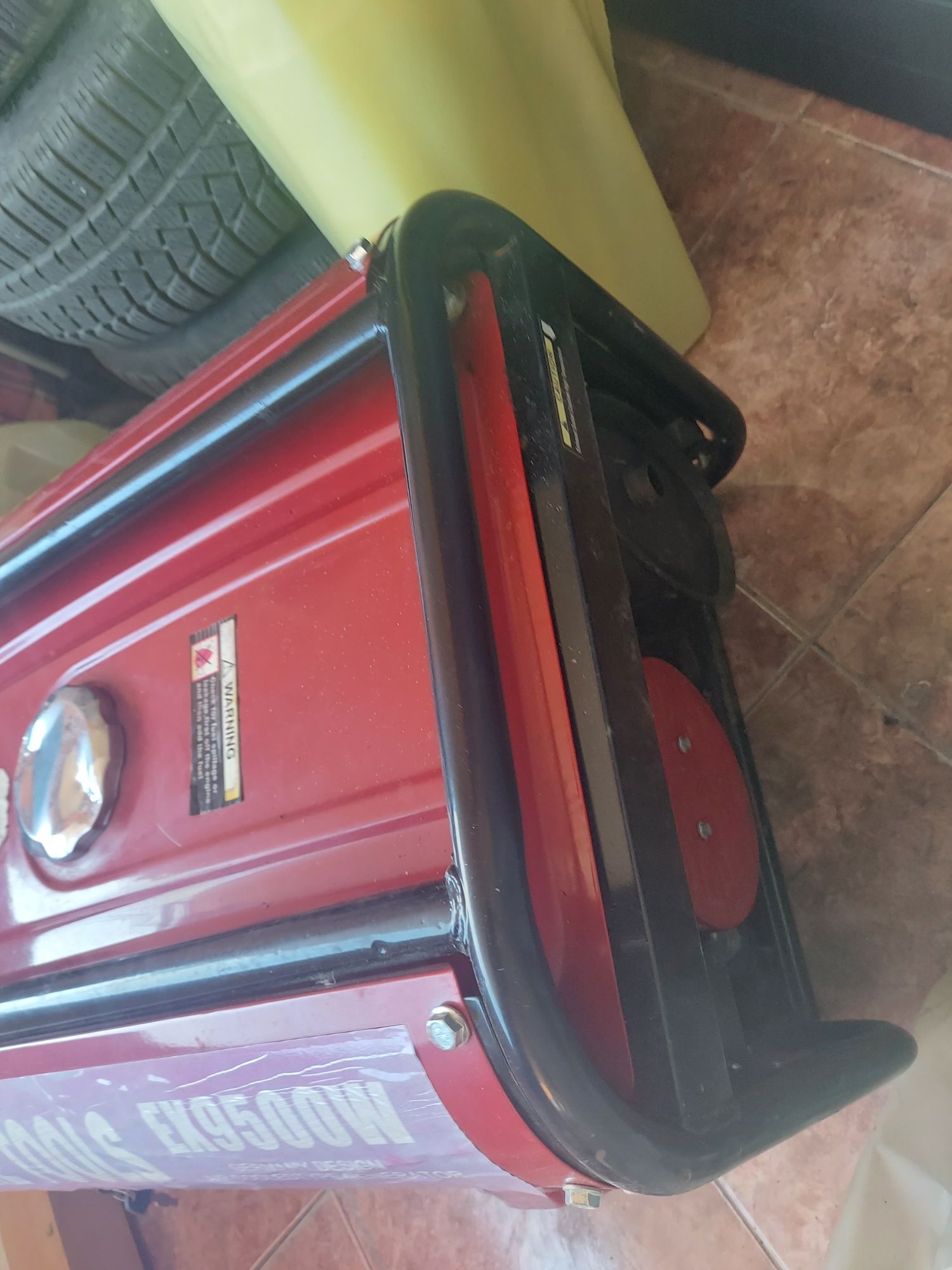 Generator de curent electric de 2 KW monofazat în perfecta