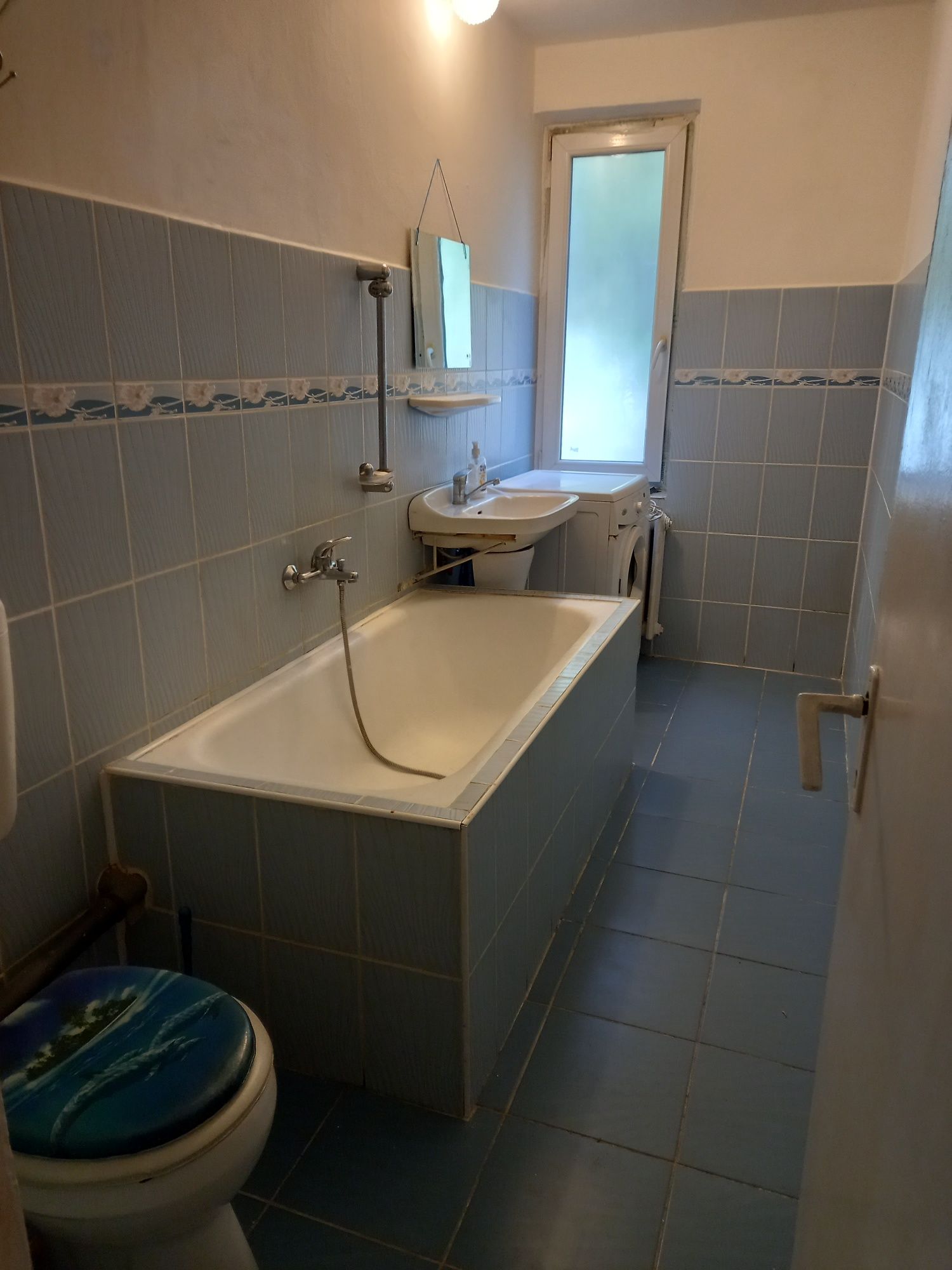 Închiriez apartament cu o cameră în Oradea.