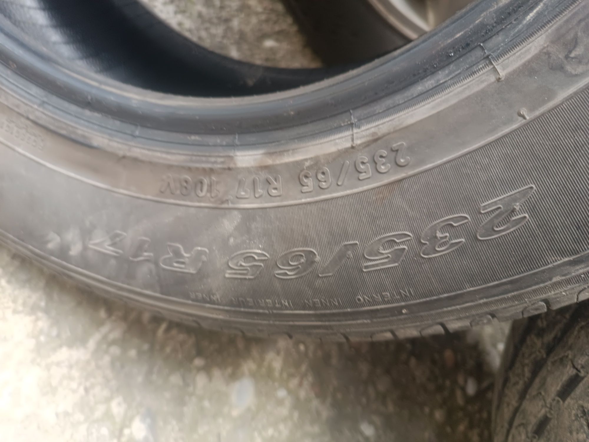 Продавам гуми Pirelli 235/65/17 108V