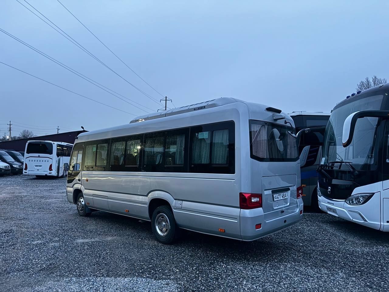 Mikro avtobus sotuvda