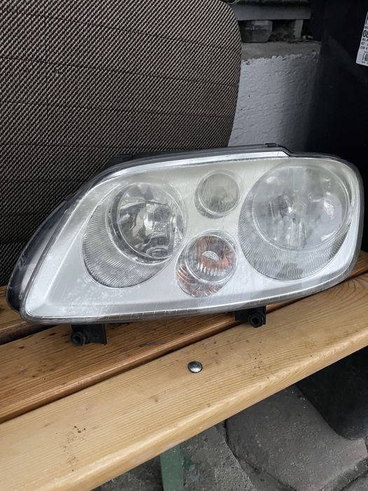 Оригинални Фарове за vw тоуран цената е за 1 -брой