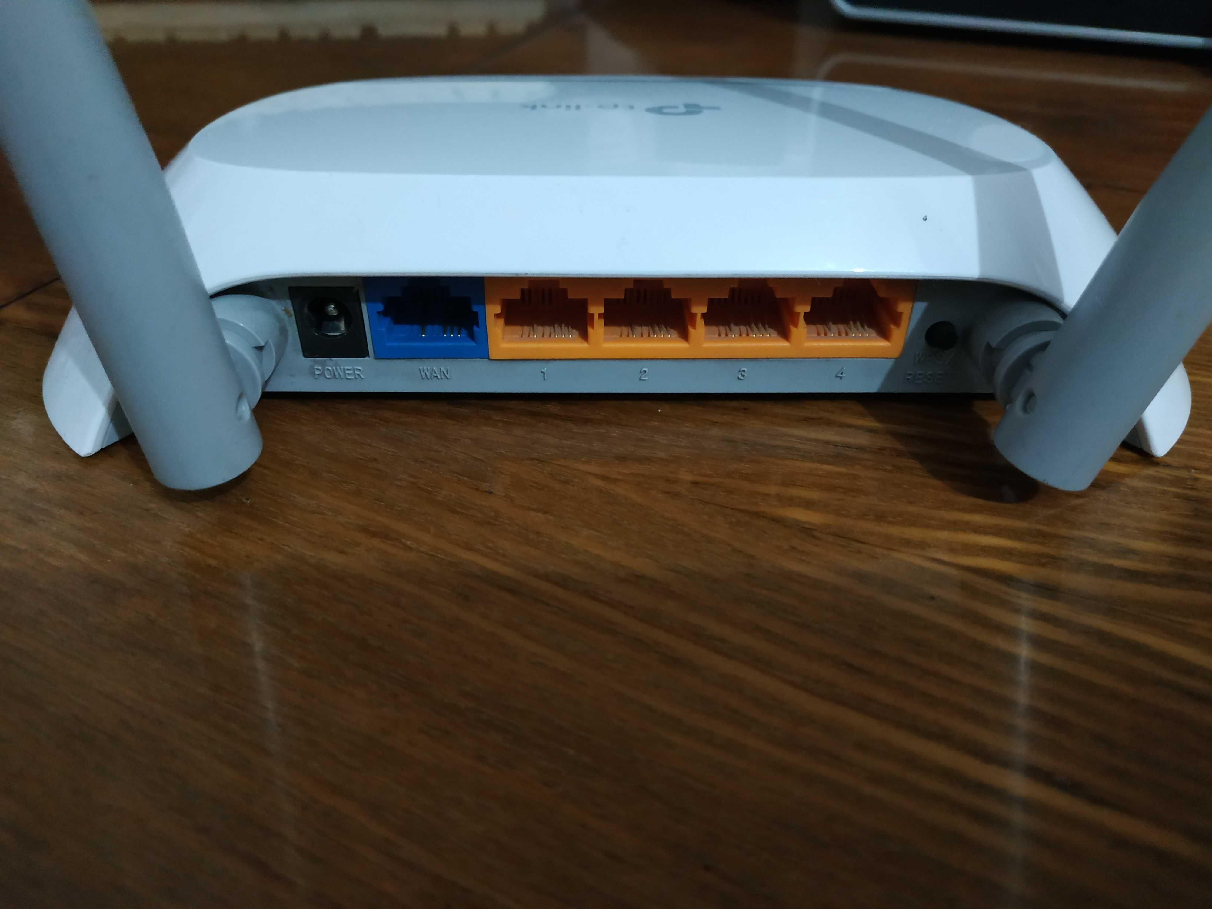Вай-фай роутер TP-LINK_E19 C, рабочий, скорость до 300 Мбит/с