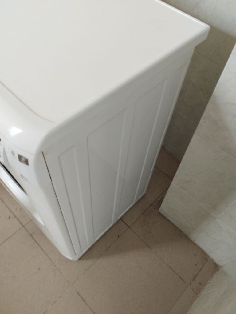 Пералня Hotpoint Ariston безупречно работеща