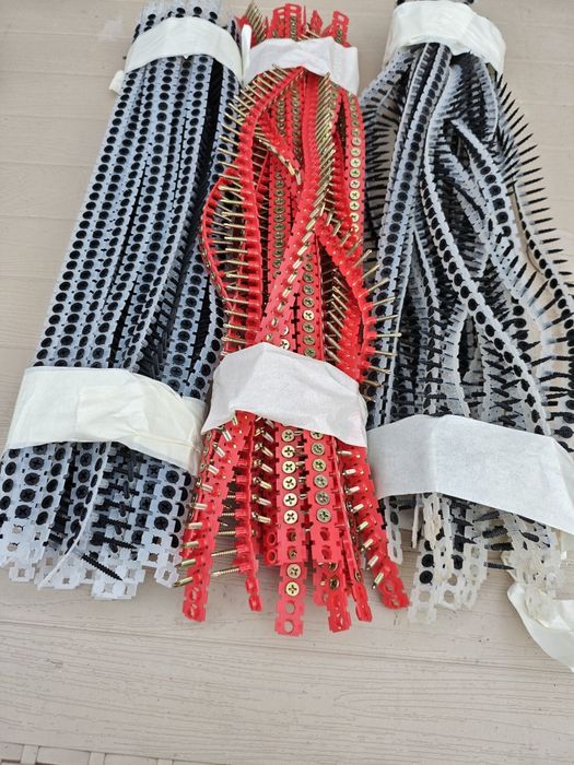 Suruburi in bandă  Negrese