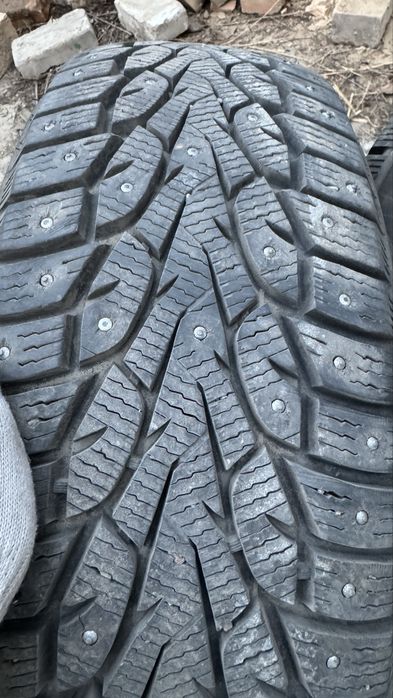 Резина зимняя 215/65 R17 шипы