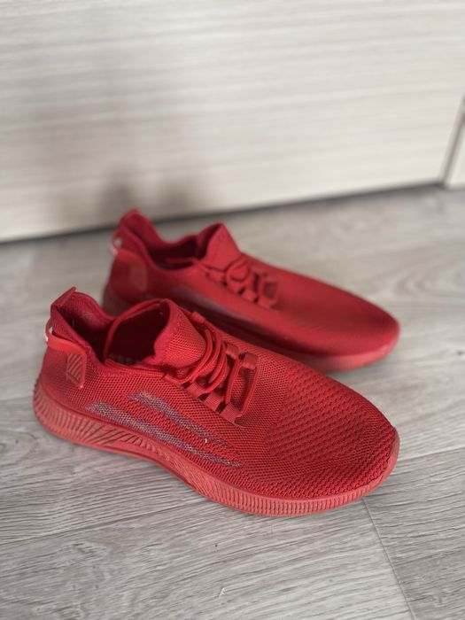 Мужские кроссовки в отличном состоянии