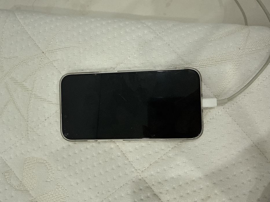 Продам айфон 13