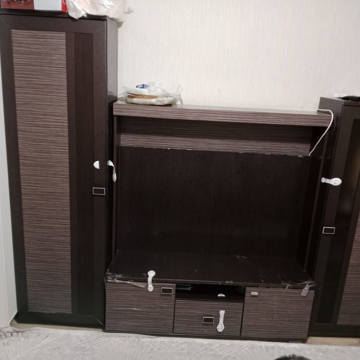 Отдам даром стенку