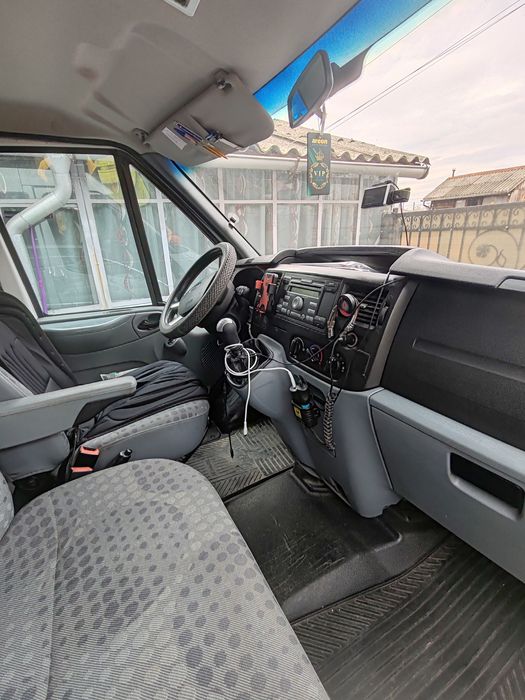 Vând Ford transit 8+1 varianta lungă și analta