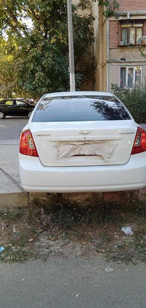 Продам Chevrolet Lacetti 2013 года, в хорошем состоянии