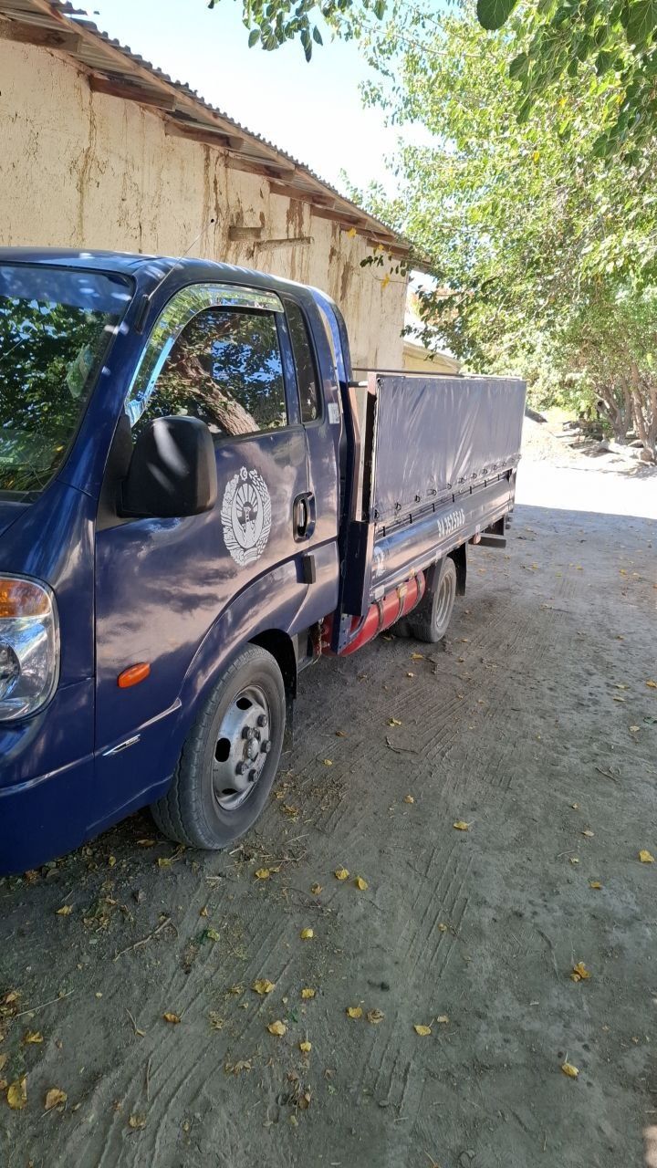 Kia bongo 2011 holati zoʻr 1200kg ishga tayor balonlari  yangi