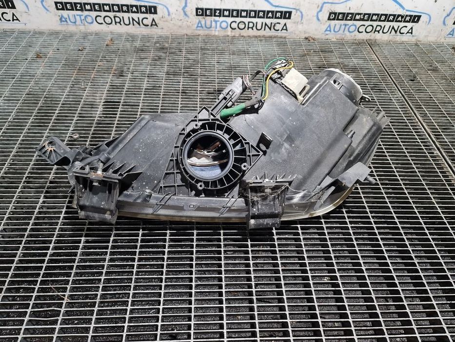 Far Dreapta Mazda CX - 7 2006 - 2012 SUV 4 Usi (1324) Xenon