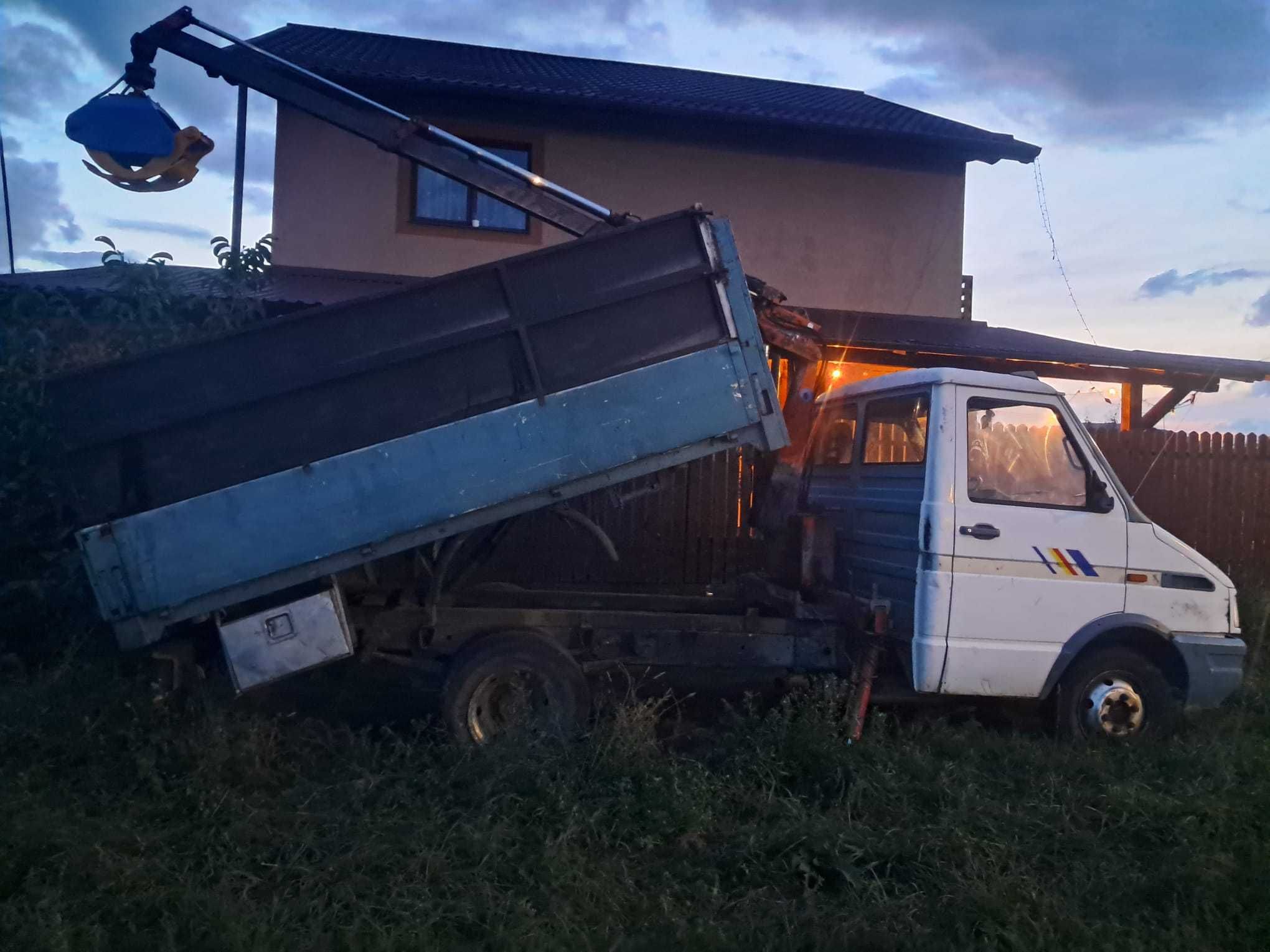 Vand Iveco basculabil cu macara
