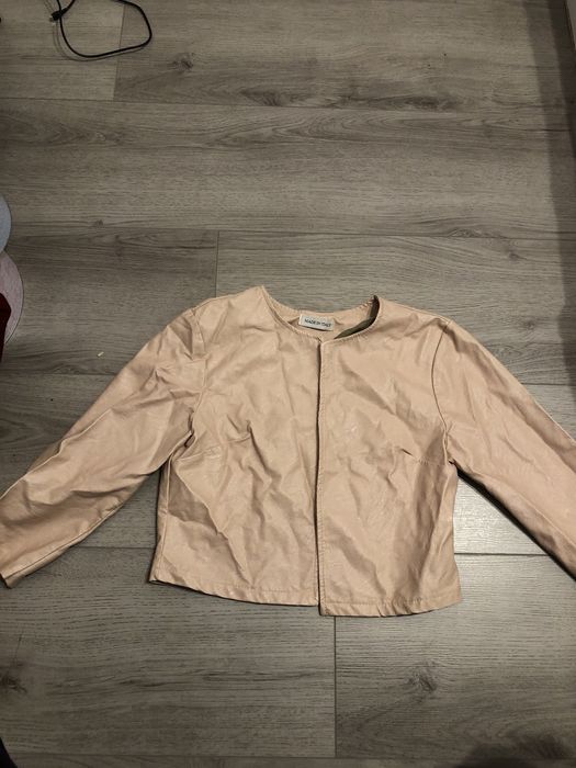 Розово късо кожено яке