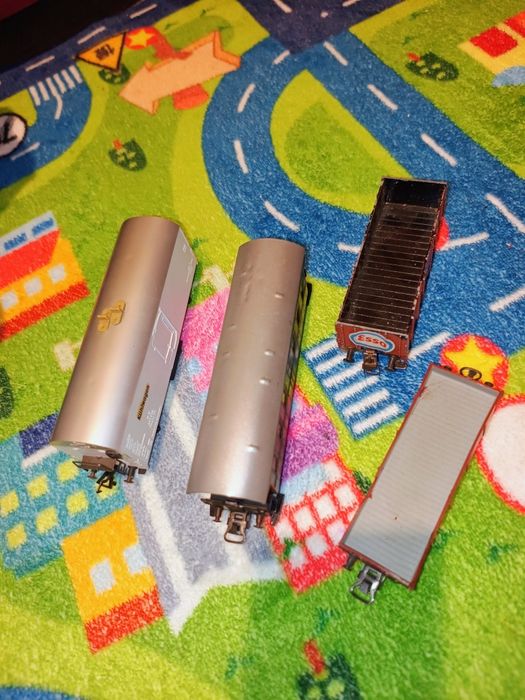 Pachet 4 vagoane diferite modele , brand