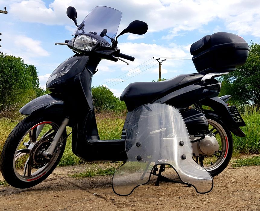Peugeot tweet  125 13 cp an 12 se poate conduce cu cât b