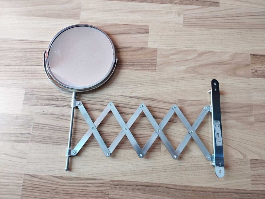 Oglinda cosmetica cu factor de mărire de 5 ori