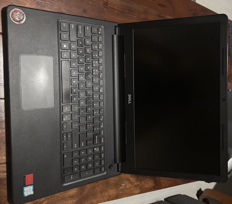 Dell Inspiron 3575, intel core i5, 8GB RAM, 256 GB SSD, AMD RADEON 2GB