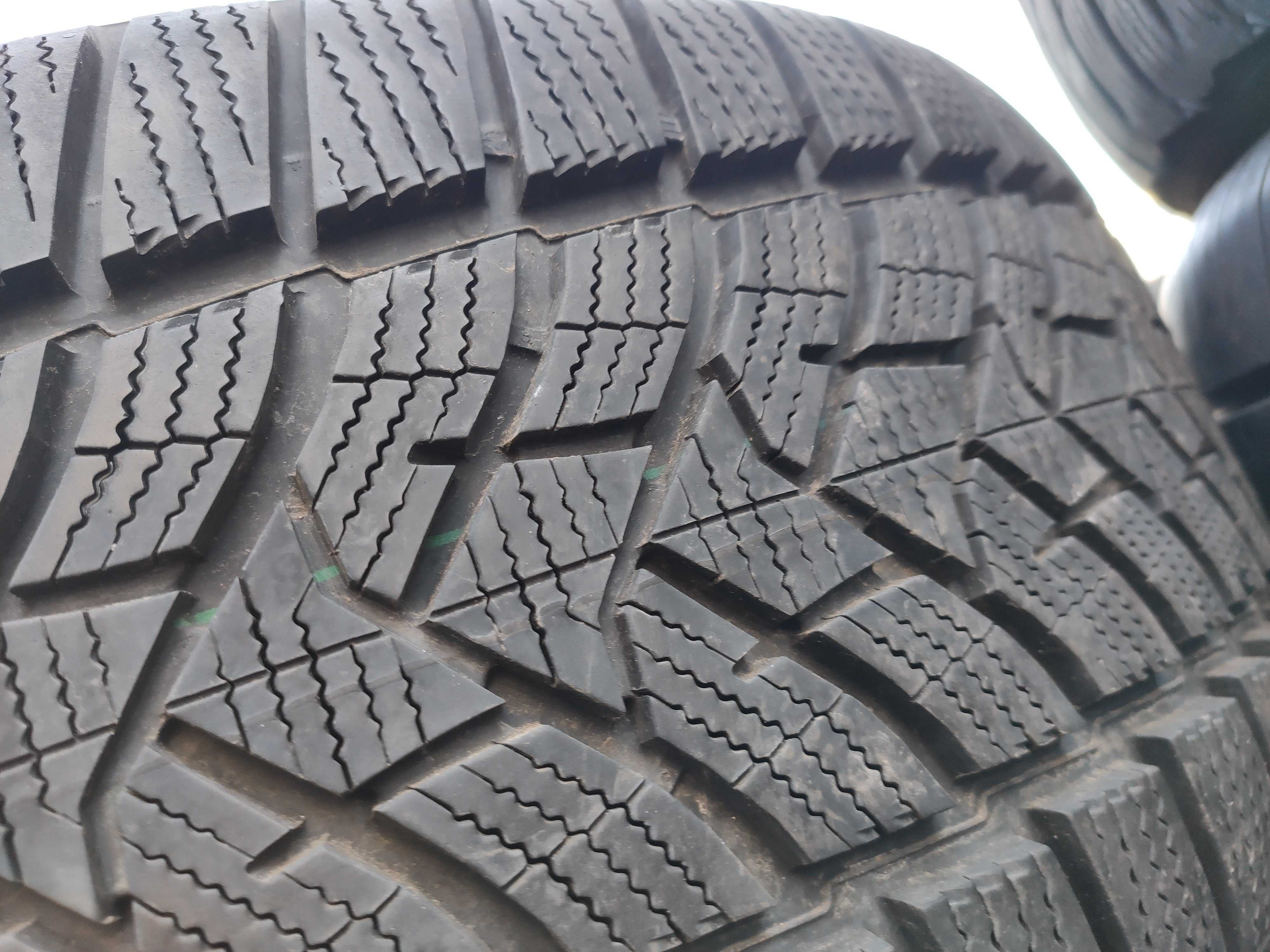 4бр Зимни гуми 235 55 17 - Dunlop