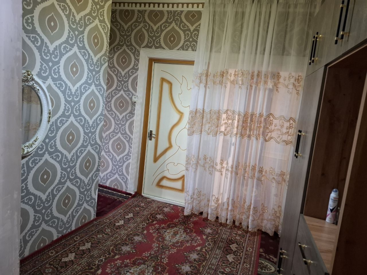4хоналик 3каватда 6микрорайон, Ловита оркасида