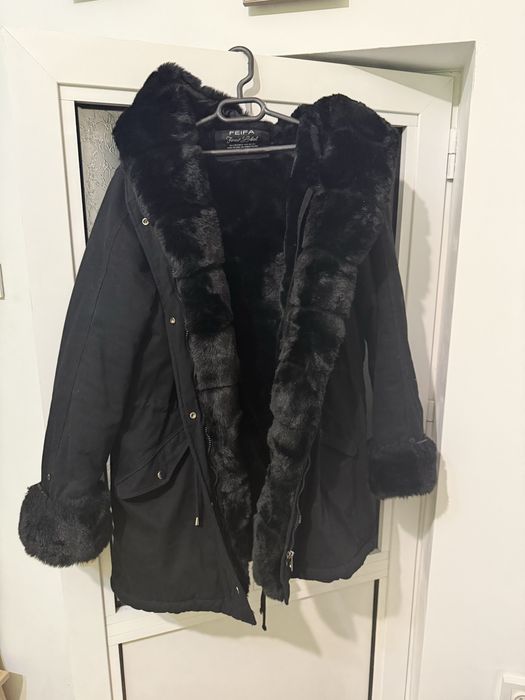 Парка черна с черен пух