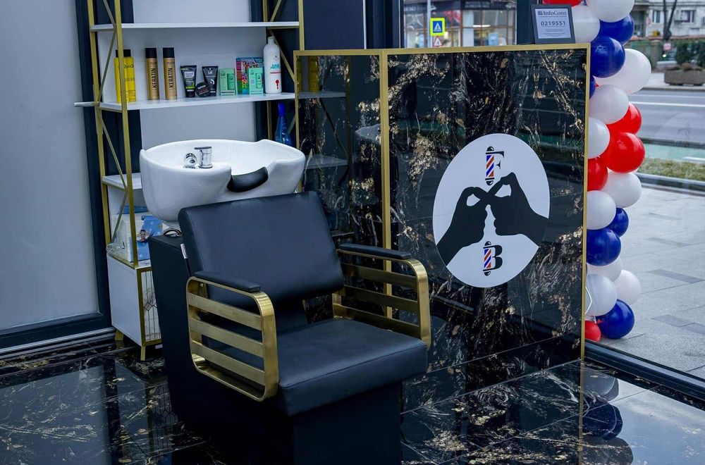 Vând Afacere la Cheie – Barber Shop în Centru Bacău