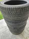 Vând cauciucuri iarnă 255 45 19 Hankook
