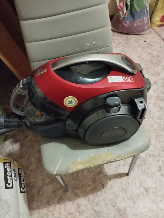 Продам пылесос LG,состояние хорошее,рабочий