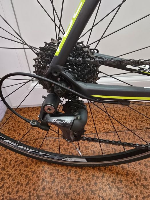 Cursieră Focus Shimano Tiagra