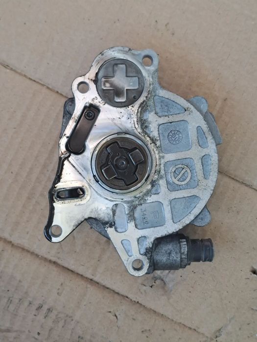 Pompa vacuum Originala VW Golf 6,5, Passat B6, B7, Tiguan , Touran, Transporter T5, Skoda Octavia 2, Superb 2, Yeti, Seat Alhambra, Altea, Exeo, Leon, Toledo, Audi A3, A4, A5, A6, Q3, Q5, TT 1.6tdi CAY
