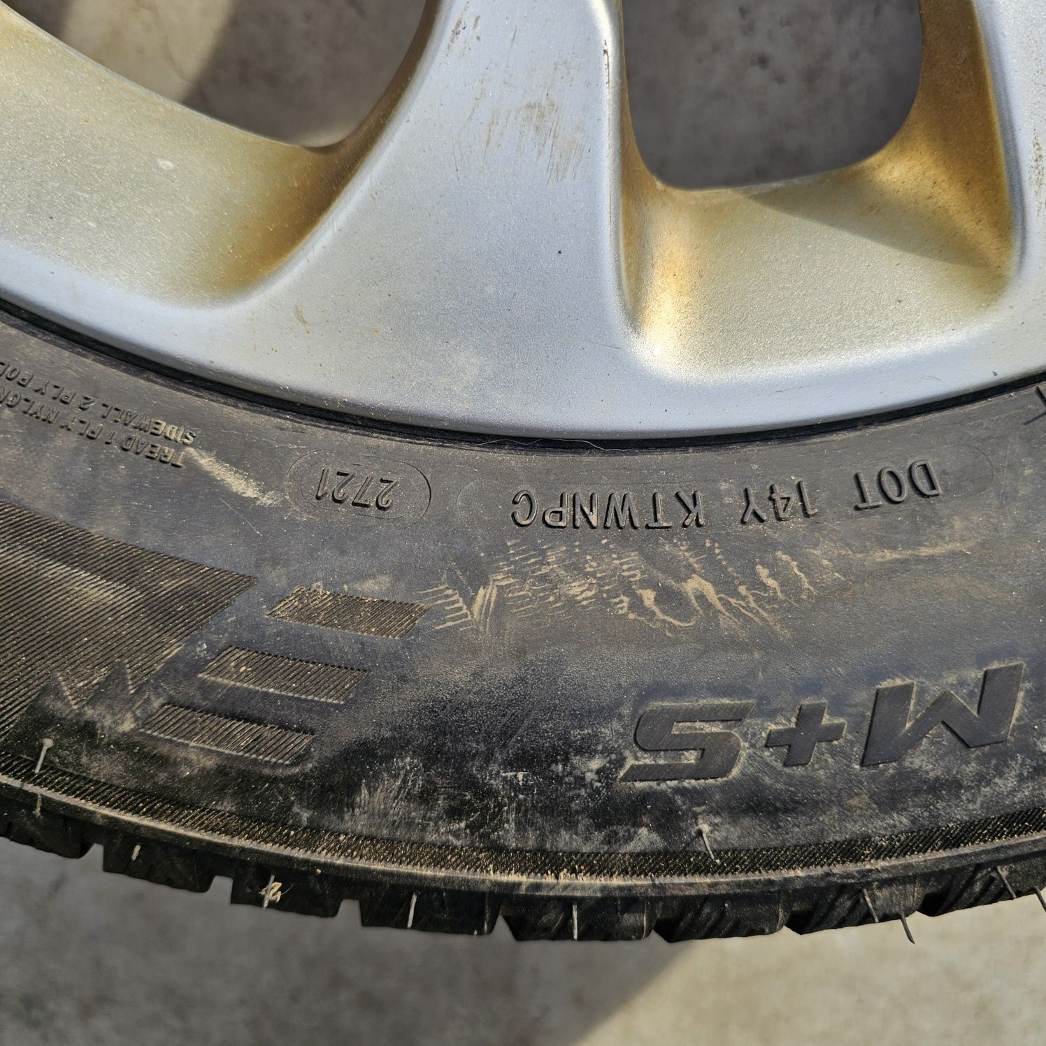 Джанти А156 ет38 6,5j  със 4 нови гуми m+s 215.60.17