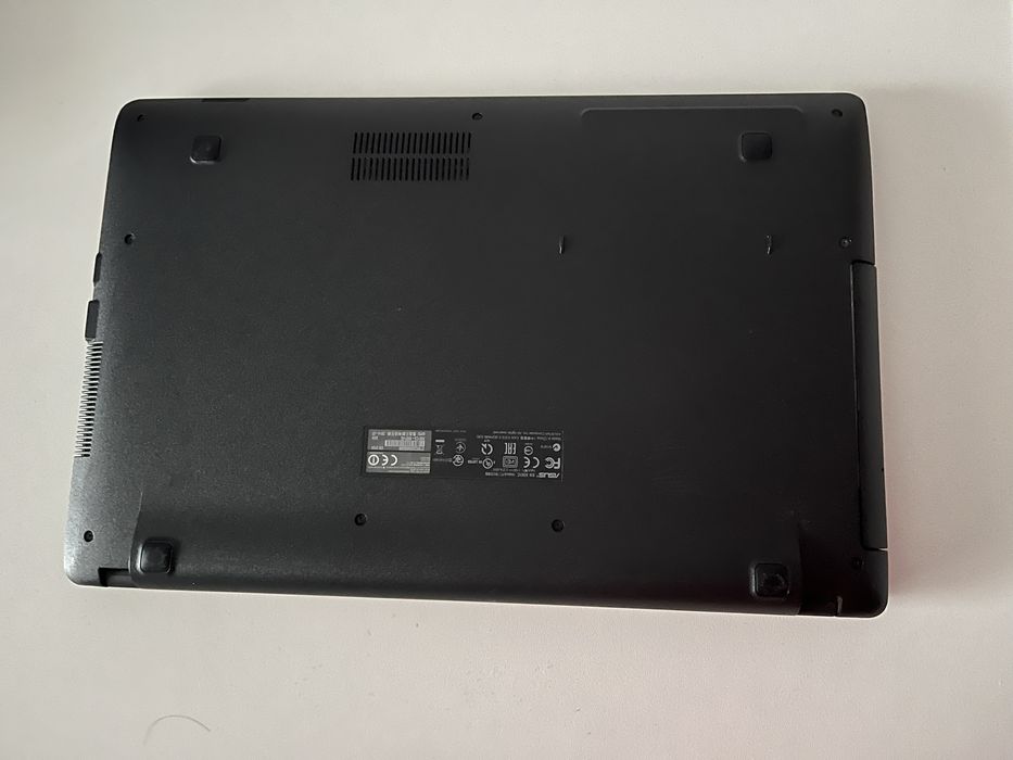 Laptop ASUS X551C, 4 GB RAM, HDD 500 GB, procesor intel core i3