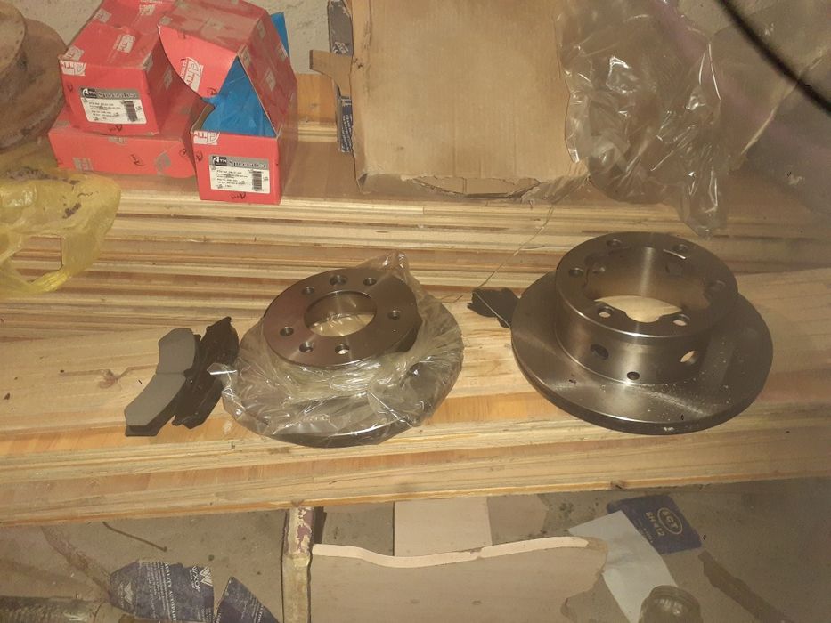 Продам тормозные диски на мерседес спринтер двухскатный и тормозные ко