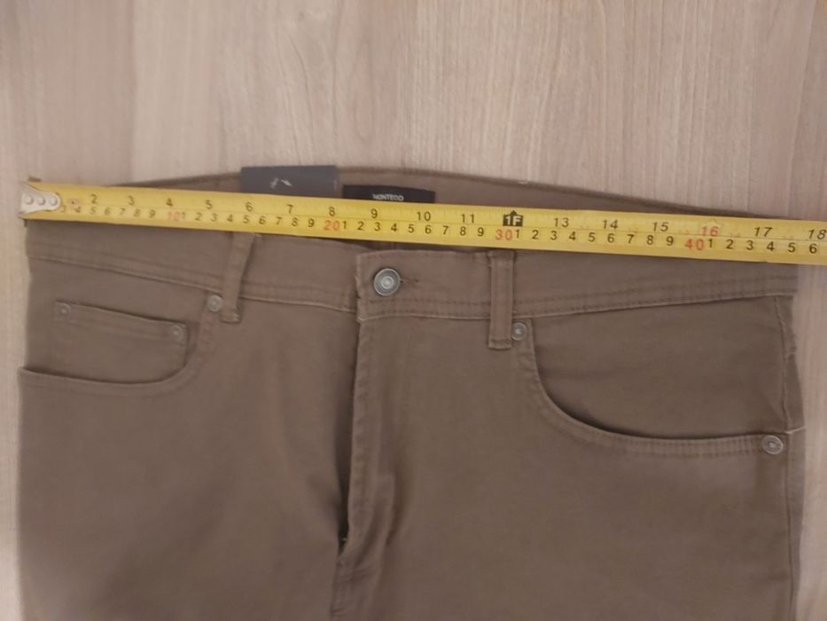 Vand pantaloni barbati Montego și Christian Berg