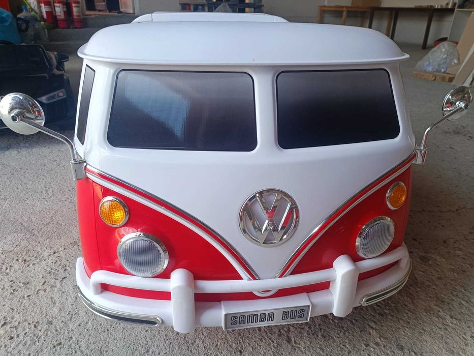 Mașinuță electrică Volkswagen Bus T-1 Samba, 2 locuri – roșu/alb