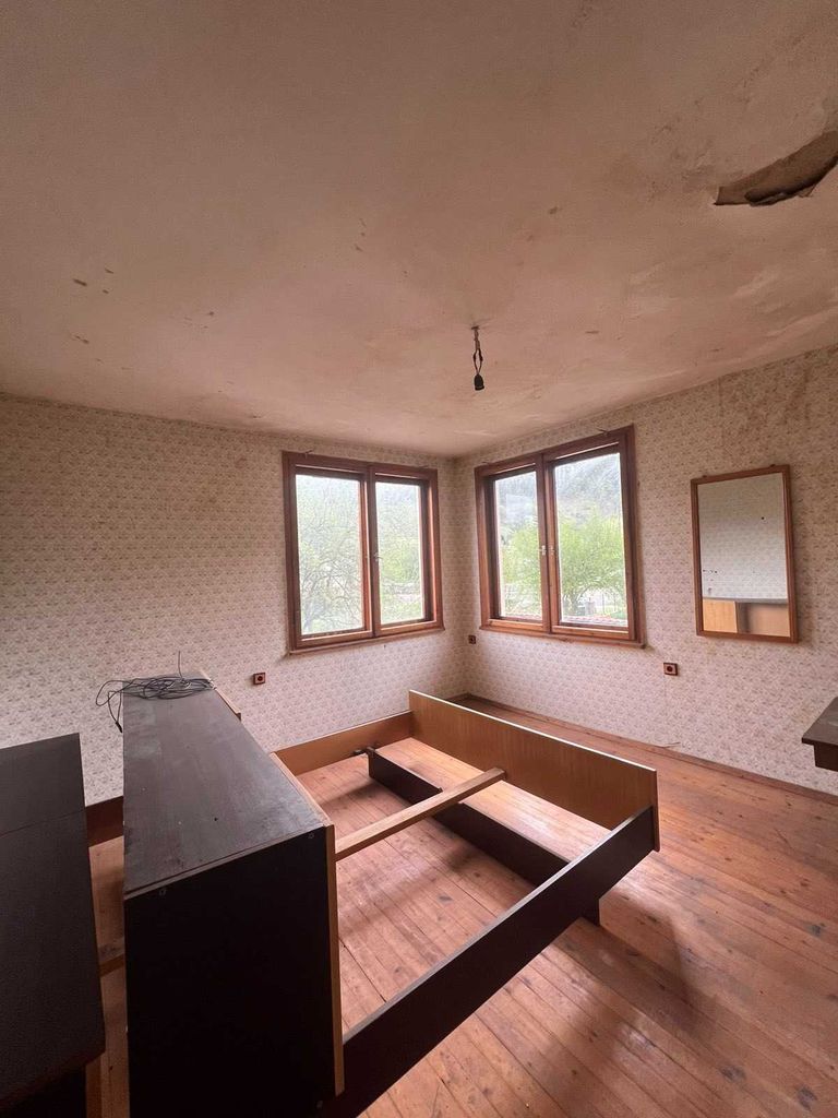 Продава се Къща в с. Голема Раковица, Област София-област - 192 кв.м за 365 €/кв.м - Снимка #3