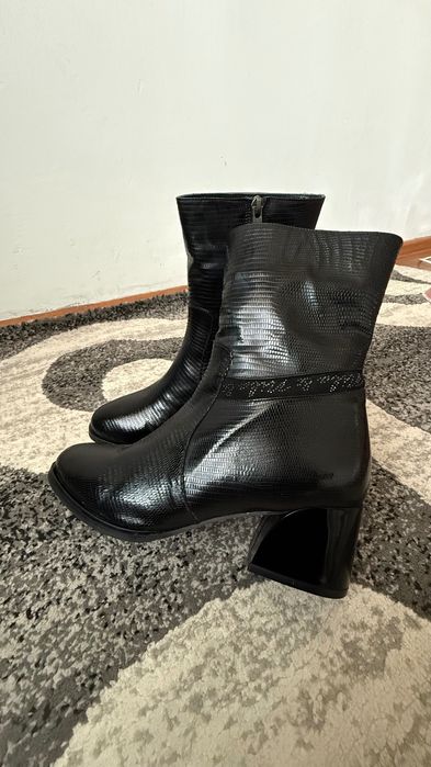 Новые кожаные зимние сапоги