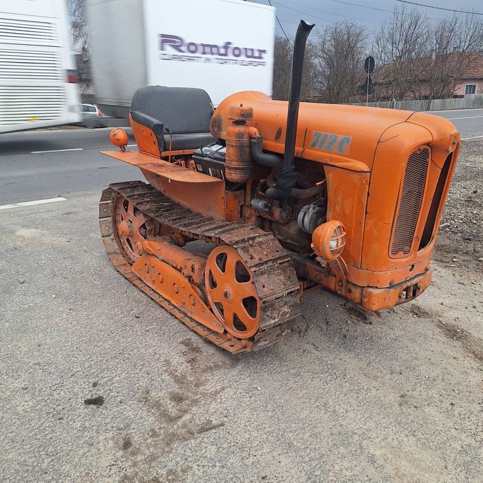 Tractor pe șenile Fiat 312 cu monobloc și priza.