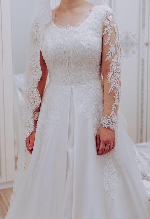 Vând rochiță de mireasa purtată o singura dată.