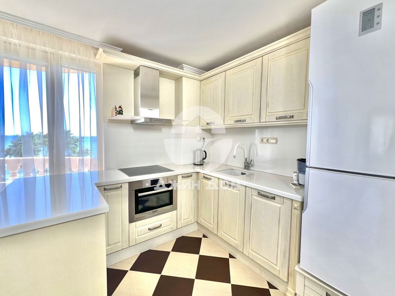 Продава се Тристаен апартамент в к.к. Елените - 110 кв.м за 1500 €/кв.м - Снимка #3