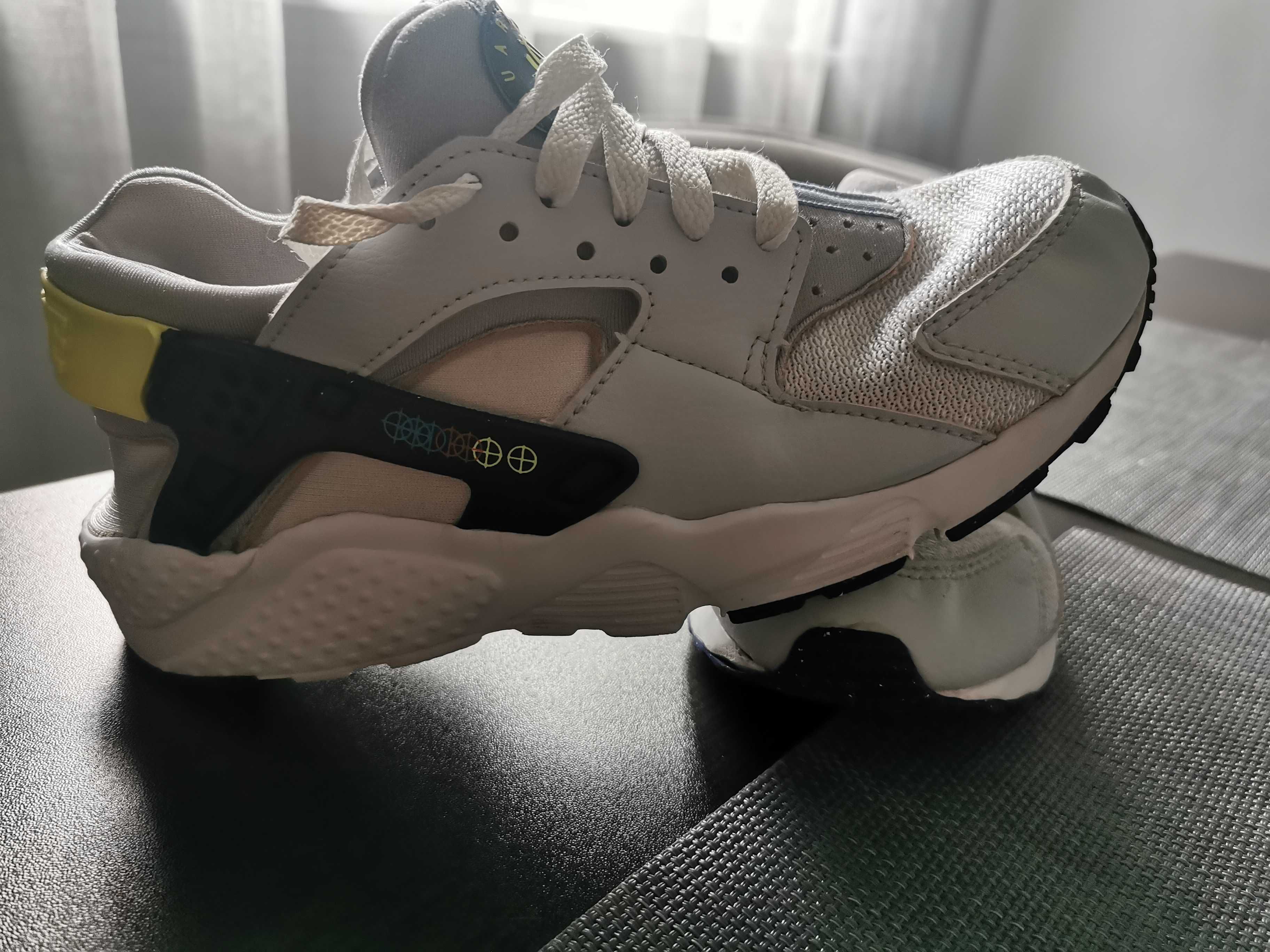 Маратонки NIKE Air Huarache 35