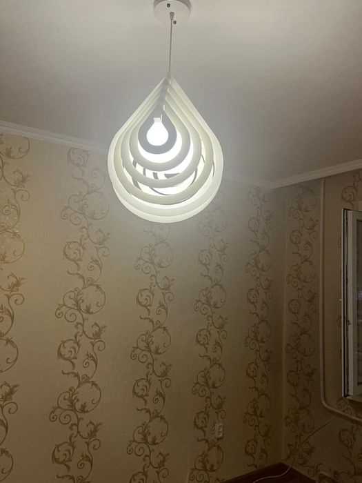 Продам люстры две