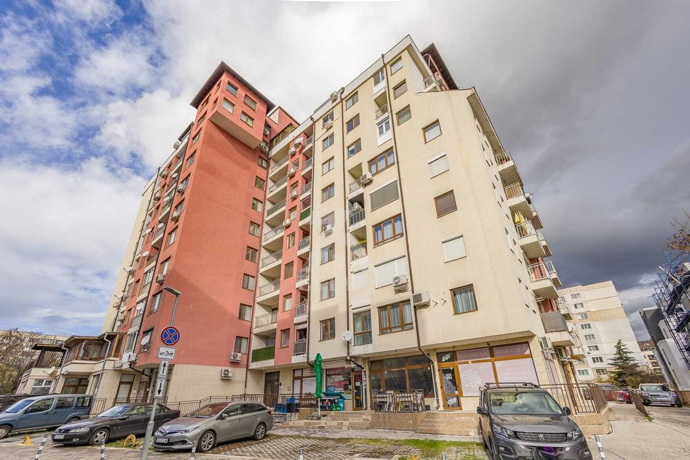 Продава луксозен 3- стаен апартамент в ж. к. Люлин 4